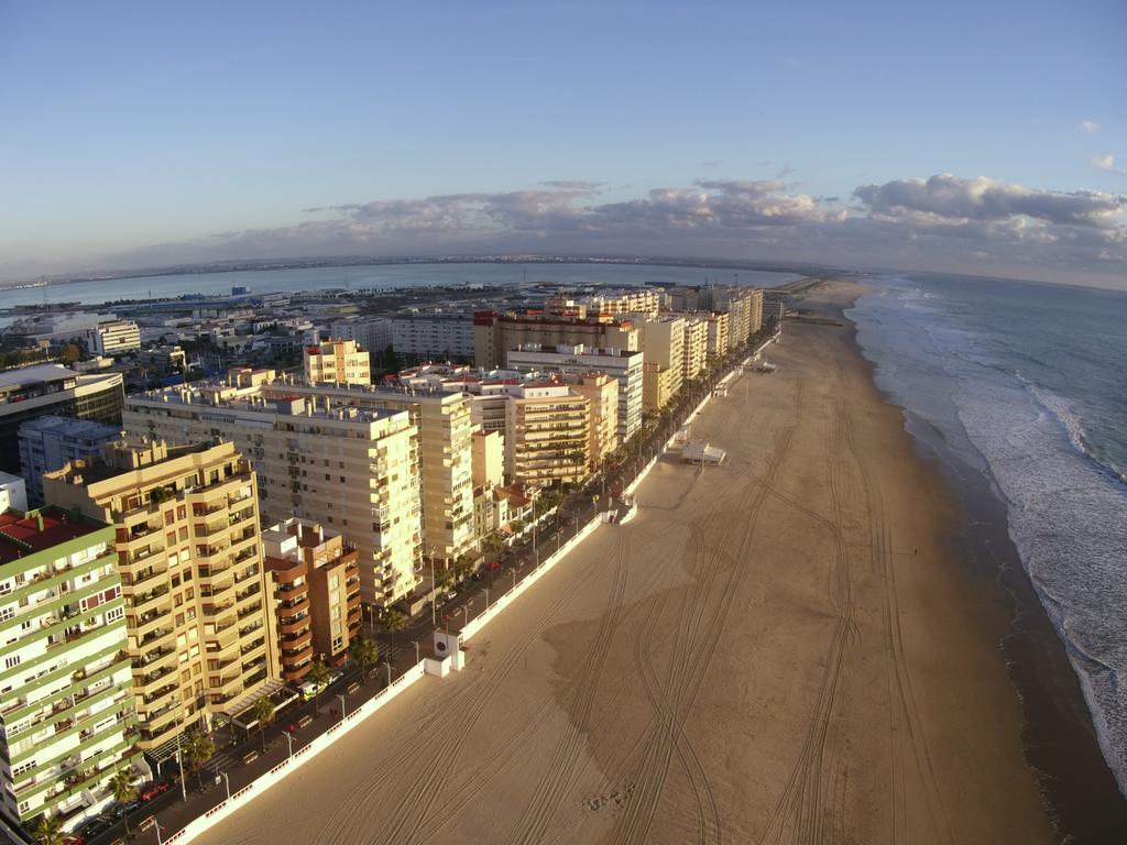 Atico Avda Cadiz Playa Apartment Bagian luar foto
